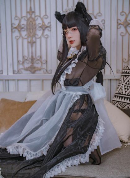 年轻的女教师在线观看